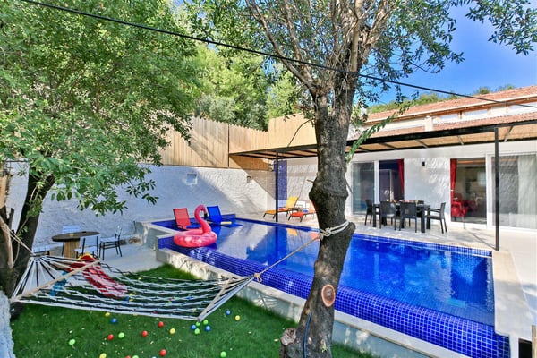 Villa Liva-2, Antalya Kaş'ta, Doğa İçerisinde, Muhafazakar Balayı Villası 2