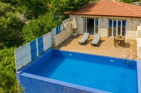 Villa Asır-2, Jakuzili, Korunaklı Havuzlu Balayı Villası 2
