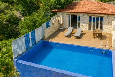 Villa Asır-2, Jakuzili, Korunaklı Havuzlu Balayı Villası 2