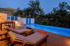 Villa Asır-2, Jakuzili, Korunaklı Havuzlu Balayı Villası 3
