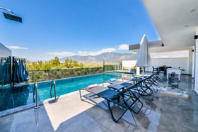 Villa Nur, Çift Jakuzili, Doğa İçerisinde, Korunaklı Havuzlu Villa 2