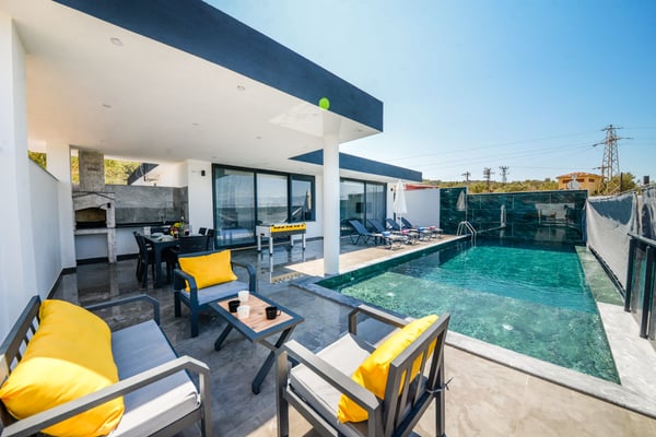 Villa Nur, Çift Jakuzili, Doğa İçerisinde, Korunaklı Havuzlu Villa 3