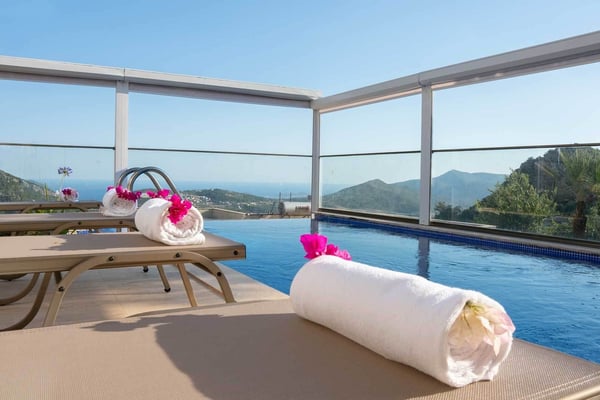 Villa Nihan-9, İki Havuzlu, Doğa İçerisinde, Lüks Muhafazakar Villa 3
