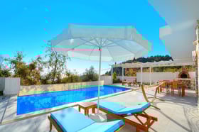 Villa Fulya, Süit Odalı, Doğa İçerisinde, Manzaralı ve Jakuzili Villa 2
