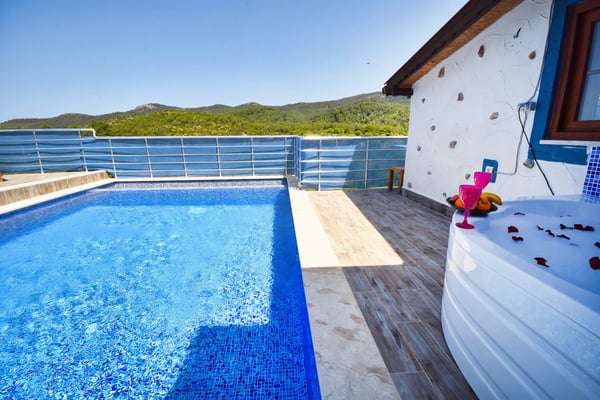 Villa Karya-2, Doğa İçerisinde, Jakuzili ve Havaalanına Yakın 3