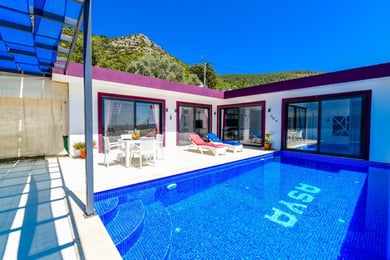 Villa Keyfe, İki Havuzlu, Manzaralı, Kapalı Havuzlu 3