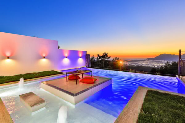 Villa Ayçil, Süit Yatak Odalı, Havuzu Korunaklı, Jakuzili Villa 3