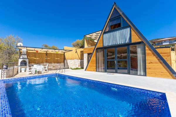 Villa Helin-1, Jakuzili, Doğa İçinde, Geniş Havuzlu Lüks Villa 1