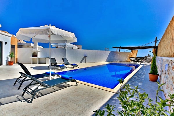 Villa Erna, Merkrezi Konumda, Jakuzili, Lüks Korunaklı Villa 3