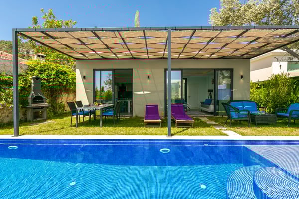 Villa Safran-2, İki Havuzlu, Doğa İçerisinde, Lüks Muhafazakar Villa 2