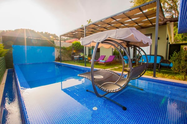 Villa Safran-2, İki Havuzlu, Doğa İçerisinde, Lüks Muhafazakar Villa 1