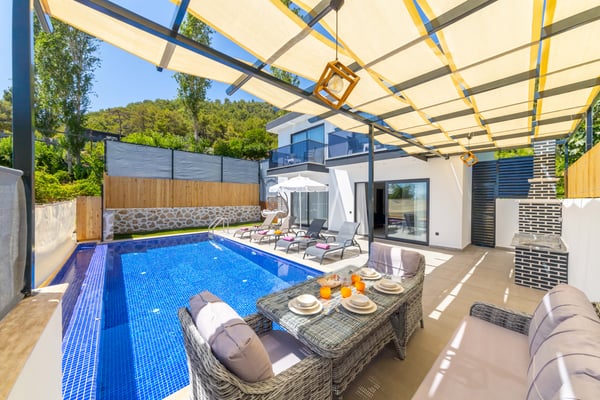 Villa Özgül-2, Korunaklı Havuzlu, Muhteşem Manzaralı 2