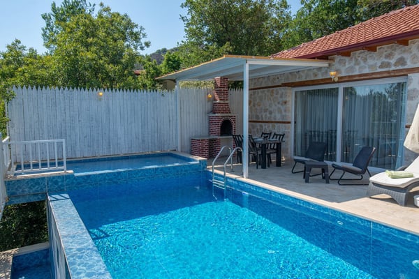 Villa Hayli, Isıtmalı Kapalı Havuz, Muhafazakar Villa ve 1 Odalı 2