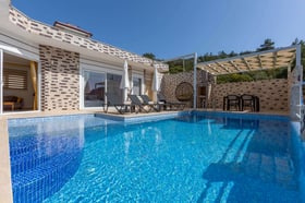 Villa Likya-5, Korunaklı Yüzme Havuzlu, Jakuzili Eşsiz Villa 1