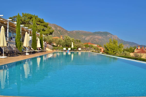 Villa Kalunta, Geniş Havuzlu, Sinema Odalı 3