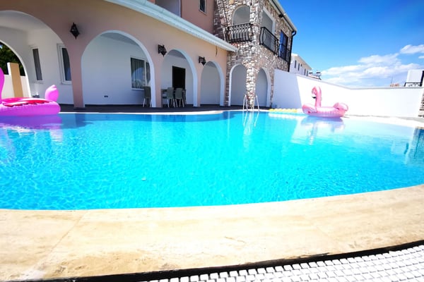 Villa Alev-3 Suit, Site İçinde, Restoran ve Markete Yakın Villa 2