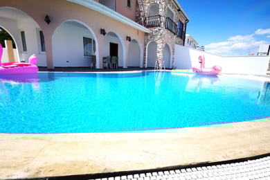 Villa Alev-3 Suit, Site İçinde, Restoran ve Markete Yakın Villa 2