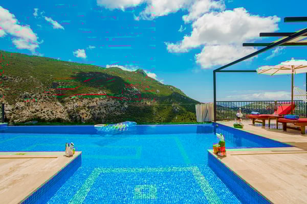 Villa Secret-1, Deniz Manzaralı, Isıtmalı Havuzlu, Muhafazakar Villa 3