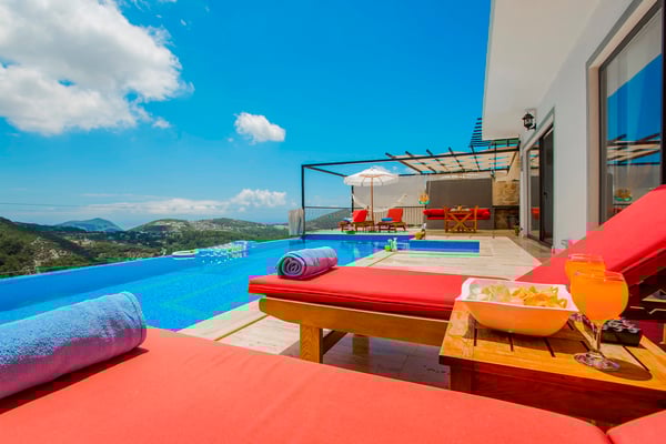 Villa Secret-1, Deniz Manzaralı, Isıtmalı Havuzlu, Muhafazakar Villa 1