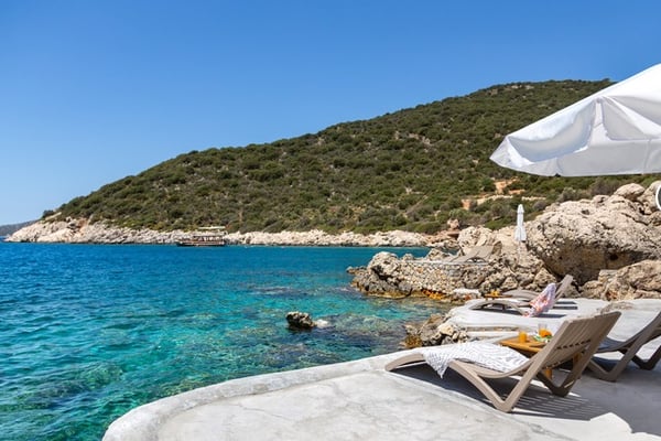 Villa Yerdeniz-3, Denize sıfır, Deniz Manzaralı, 2 Odalı ve Kendine ait Plajlı Villa 3