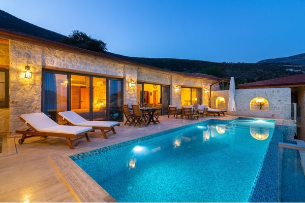 Villa Yerdeniz-3, Denize sıfır, Deniz Manzaralı, 2 Odalı ve Kendine ait Plajlı Villa 2