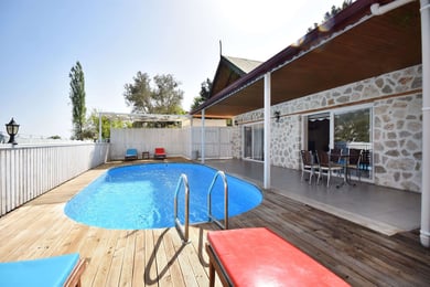 Villa Azure, Jakuzili ve Muhafazakar 2