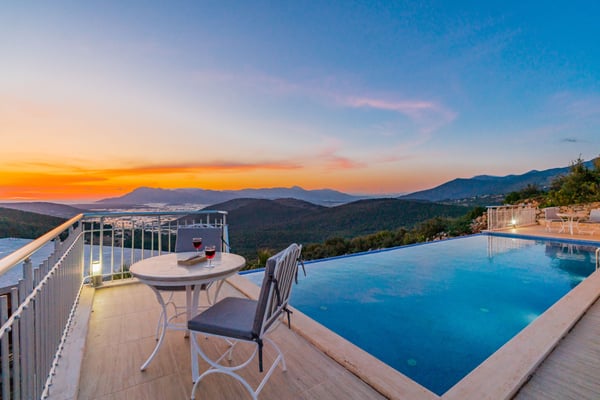 Villa Tabiat, Deniz Manzaralı, Korunaklı Yüzme Havuzlu, Jakuzili Lüks Villa 1