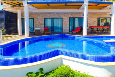 Villa Yegah, Korunaklı Havuzlu, Site İçerisinde, Manzaralı Villa 1