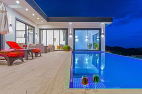 Villa Barni, Deniz Manzaralı, Jakuzili Muhafazakar Villa 3