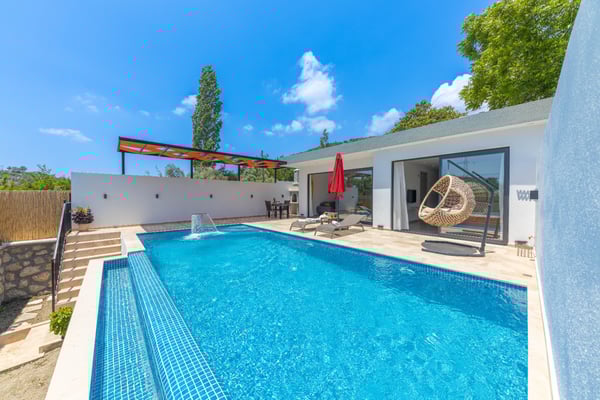 Villa Feniks-4, Jakuzili, Doğa İçerisinde, Tek Odalı Villa 1