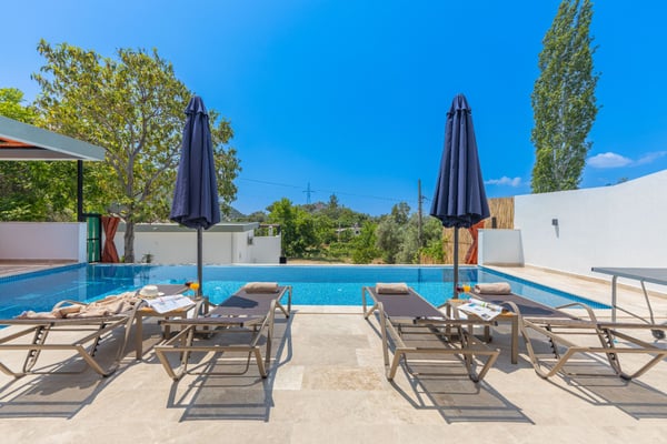 Villa Feniks-3, Deniz Manzaralı, 2 Odalı ve Havuzlu Villa 3