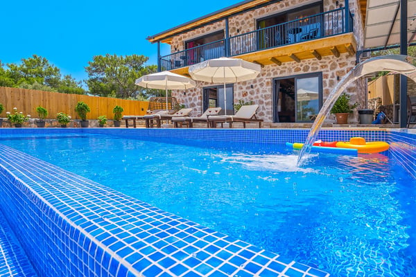 Villa Pigu-3, Taş Mimarili, Doğa İçerisinde Jakuzili 1