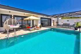 Villa Lafontaine-2, Korunaklı Havuzlu, Balayı Villası 1