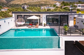 Villa Lafontaine-2, Korunaklı Havuzlu, Balayı Villası 2