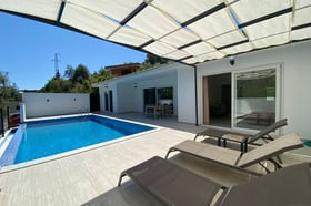 Villa Azure-2, Muhafazakar Villa, Jakuzi ve 2 Odalı 1