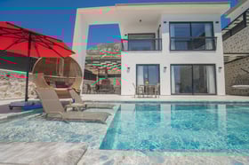 Villa Persefoni-1, Korunaklı Yüzme Havuzlu, Jeneratörlü, 2 Kişilik Villa 2