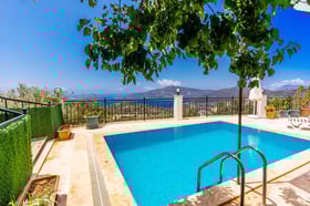 Villa Zeytin, Muhteşem Manzaralı, Korunaklı Havuzlu Villa 3