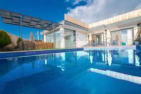 Villa Palmatom-2, Isıtmalı Korunaklı Havuzlu, Süit Odalı, Jakuzili Villa 1