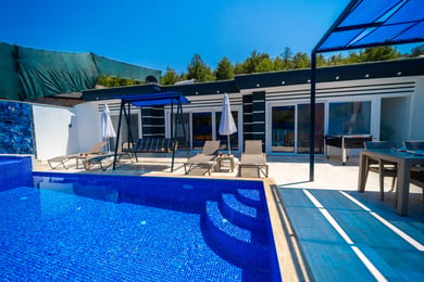 Villa Hoya, 2 Odalı, Jakuzili, Korunaklı Havuzlu 1