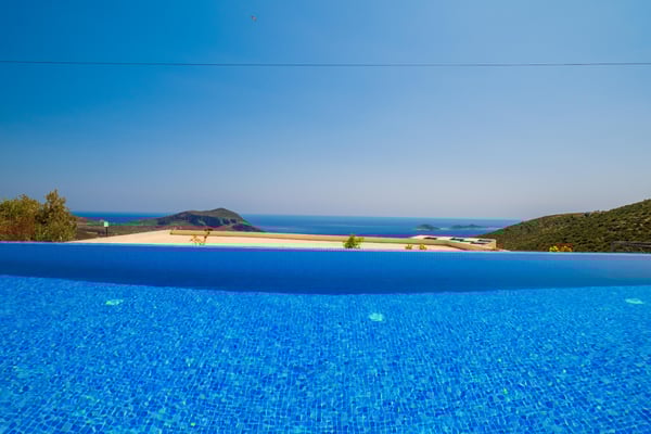 Villa Petalo-2, Muhteşem Manzaralı, Jakuzili ve Korunaklı Havuzlu Villa 3