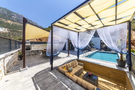 Villa Persefoni-4, Çift Jakuzili, Isıtmalı Havuzlu, Jeneratörlü 3