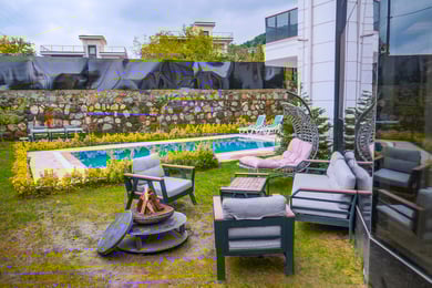Villa Kadim-1, Sapanca'da, Jakuzi ve Isıtmalı Havuzlu, Göl Manzaralı, Korunaklı Lüks Villa 2