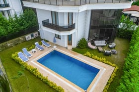Villa Kadim-1, Sapanca'da, Jakuzi ve Isıtmalı Havuzlu, Göl Manzaralı, Korunaklı Lüks Villa 3