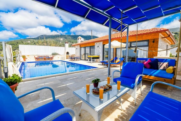 Villa Şimal, Deniz Manzaralı, Isıtmalı Havuzlu Muhafazakar Villa 1