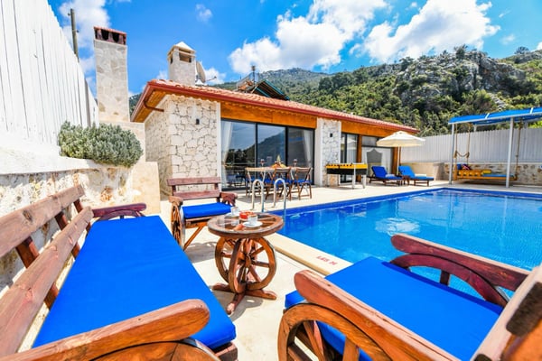 Villa Şimal, Deniz Manzaralı, Isıtmalı Havuzlu Muhafazakar Villa 2