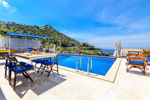 Villa Şimal, Deniz Manzaralı, Isıtmalı Havuzlu Muhafazakar Villa 3