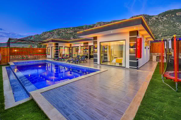 Villa Efil, 5 Kişilik, Çocuk Parklı, Jakuzili, Korunaklı Lüks Villa 1