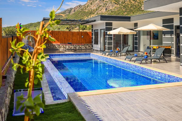 Villa Efil, 5 Kişilik, Çocuk Parklı, Jakuzili, Korunaklı 1