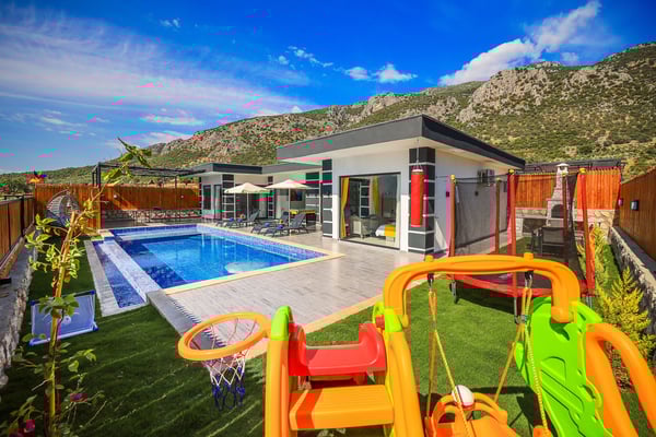 Villa Efil, 5 Kişilik, Çocuk Parklı, Jakuzili, Korunaklı 2