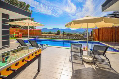 Villa Efil, 5 Kişilik, Çocuk Parklı, Jakuzili, Korunaklı 3